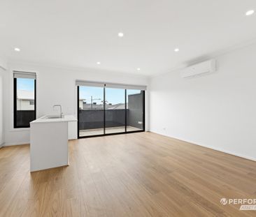 12 Strong View, Fraser Rise VIC 3336 - Townhouse For Rent | Domain - Photo 1
