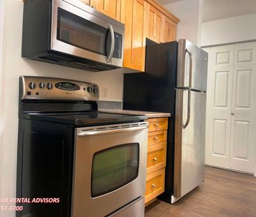 #101 10420 93 Street Northwest - Photo 2