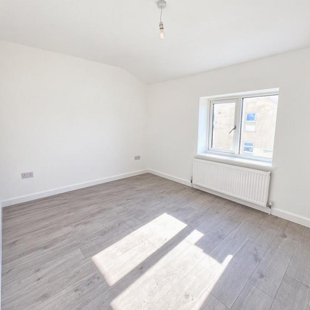 2 bedroom property to rent - Photo 4