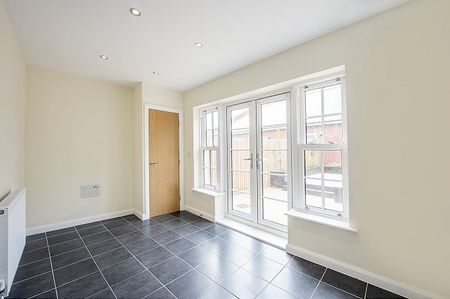 4 bedroom terraced house to rent - Photo 5