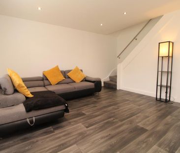 2 bedroom end of terrace house to rent - Photo 2