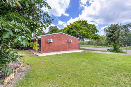 PET FRIENDLY UNIT WITH A YARD! - Photo 4