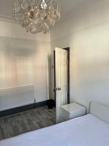 5 Bed Terraced House, Clarendon Park Road, LE2 - Photo 3