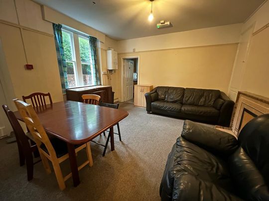 8 bedroom house to rent - Photo 1