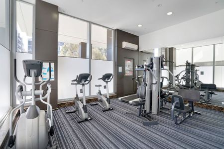 Next to East Village I Large 3-Bedroom Apartment I Double Carspace - Photo 4