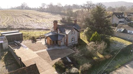 Newly refurbished three bedroom farmhouse - Photo 5