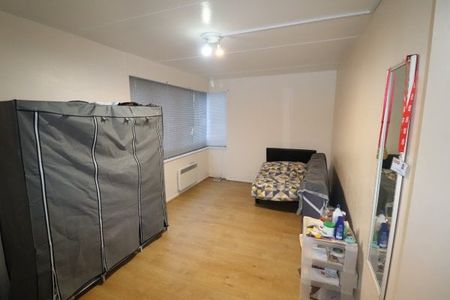 Cameron Close - Brentwood, Property for rent - Photo 3