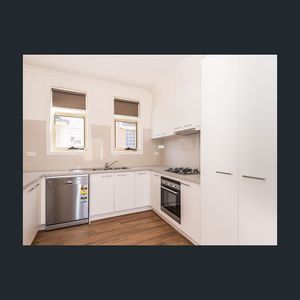 NEAT 2 BEDROOM TOWNHOUSE - Photo 3