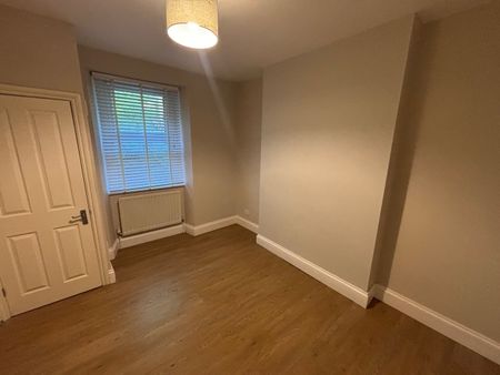 2 Bed Flat, Hotwell Road, BS8 - Photo 3