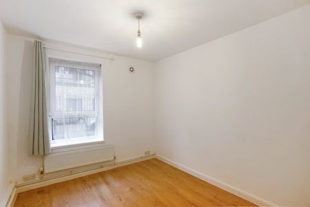 3 bedroom flat to rent - Photo 4