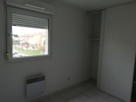 Location Appartement 3 pièces 64m² PONT ST ESPRIT 30130 - Photo 3