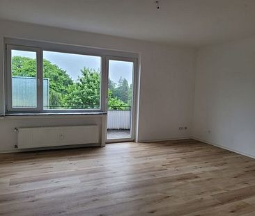 GroÃzÃ¼gige, renovierte Drei-Zimmer-Wohnung mit Balkon in Melle im II. Obergeschoss - Photo 2