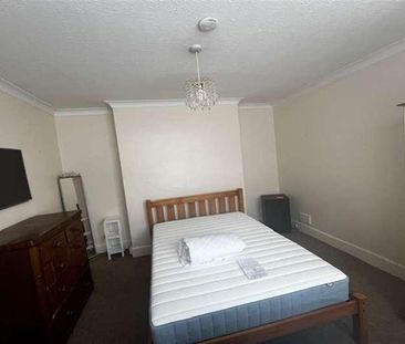 Bedroom Detached House In Bournemouth, BH9 - Photo 6