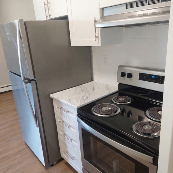Avon Place Apartments - Choose your rent level - Call for Details - All Utilities & parking included - Photo 1