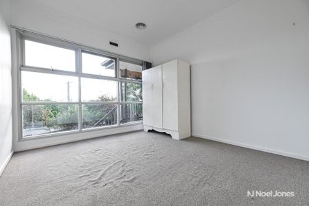 23 Taylor Road, MOOROOLBARK - Photo 3