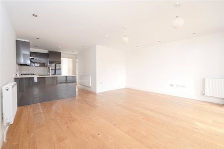 Third Cross Road, Twickenham, Middlesex, UK, TW2 - Photo 2