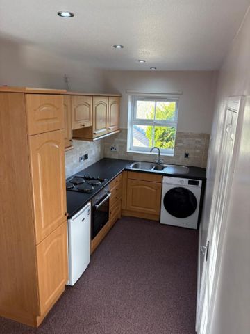 2 bedroom Flat To Let - Photo 4