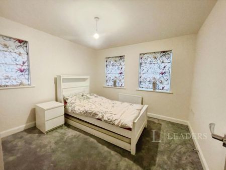 4 bedroom detached house to rent - Photo 3