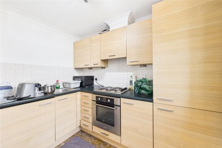 2 bedroom Flat in Park House, Farnborough - Photo 4