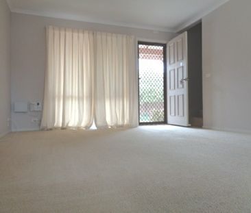 Spacious 2 Bedroom Townhouse - Photo 2