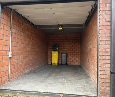 Modern Instapklaar duplex-app met 2 slpks, terras & afgesloten garage! - Photo 5