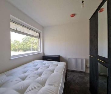 Meredene, Basildon, SS14 - Photo 4