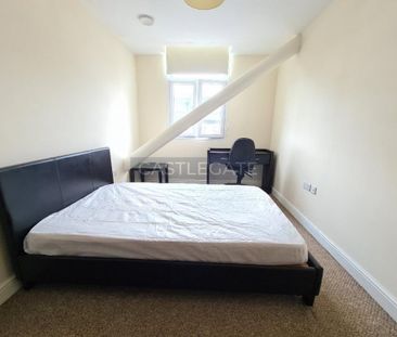 1 bedroom triplex to rent - Photo 3