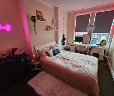 6 Bed - 12 Estcourt Terrace, Headingley, Leeds - LS6 3EX - Student - Photo 5