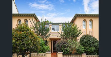 Art Deco Living in the Heart of Summer Hill - Photo 3