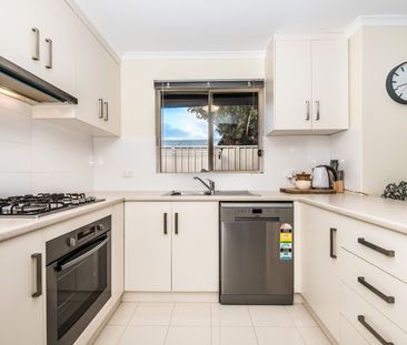 10 Raphael Cresent, Morphett Vale SA 5162 - House For Rent | Domain - Photo 6