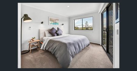 Furnished Tri-Level Home Between Chirn Park & The Broadwater - Photo 3