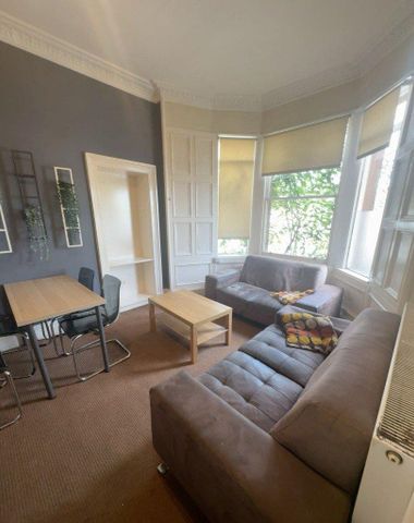 3 bedroom flat to rent - Photo 4