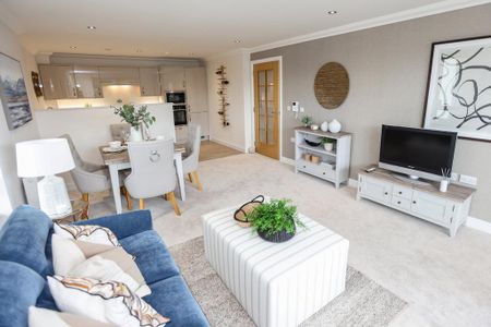 2 bedroom flat to rent - Photo 2