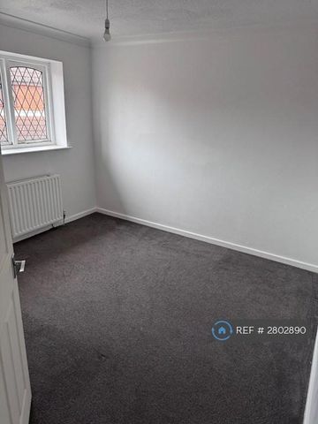 4 bedroom detached house to rent - Photo 2