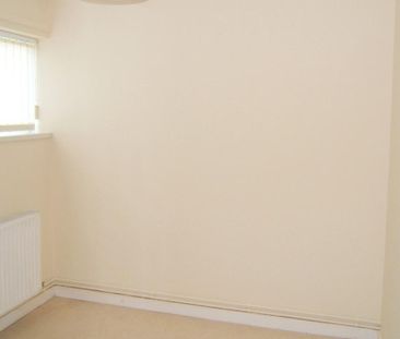 4 bedroom end of terrace house to rent - Photo 4
