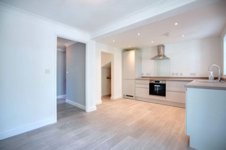 3 bed detached house to rent in Freshland Road, Maidstone, ME16 - Photo 2