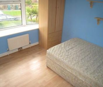 3 bedroom end of terrace house to rent - Photo 4
