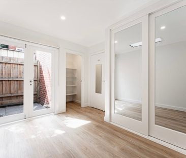 St Kilda East - Photo 6