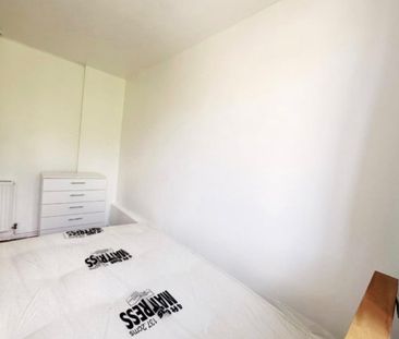 Room in a Shared Flat, Wharncliffe House, SW15 - Photo 5