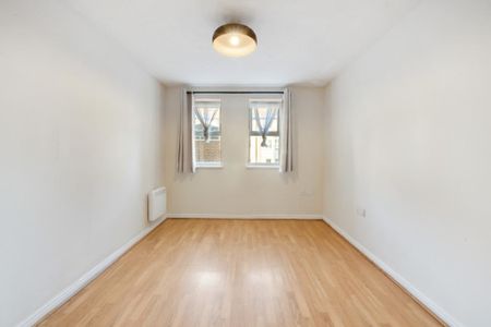 2 bedroom ground floor flat to rent - Photo 3