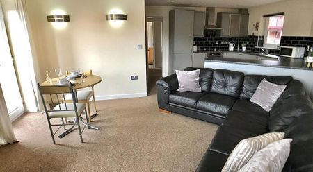 1 bedroom in a flat share to rent - Photo 2