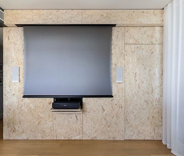 Near-new apartment with design features - Photo 2