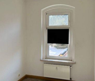 Helle 2-Raum Wohnung mit Einbauküche in Crimmitschau zu vermieten - Foto 1