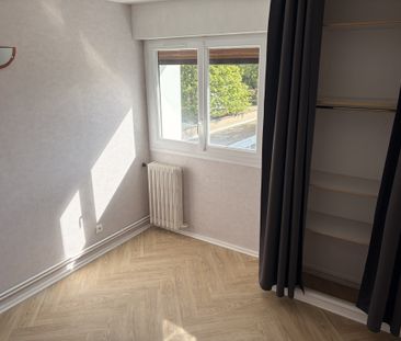 Location Appartement 3 pièces 69m² CHATELLERAULT 86100 - Photo 3