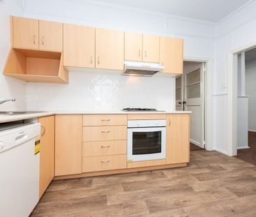 Eastside Unit - Prime Position - Walk to CBD - Photo 3