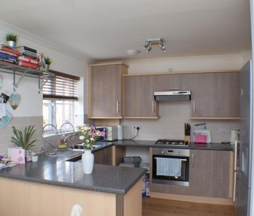 3 bedroom end of terrace house to rent - Photo 4