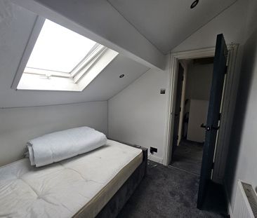 1 Bed Flat, Dickenson Road, M14 - Photo 5