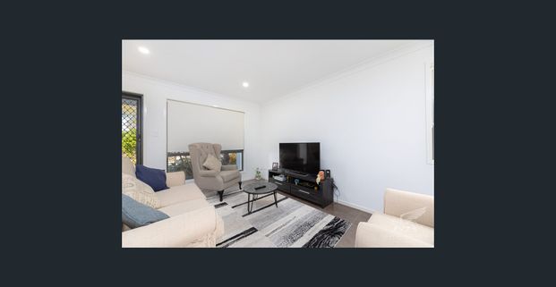 3-Bedroom Modern Townhouse With Private Courtyard & Shared Pool! - Photo 1