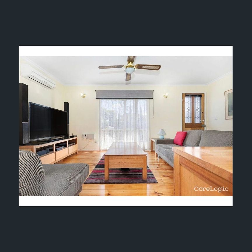 Charming Family Home in a Tranquil Neighbourhood 🏡✨ - Photo 1