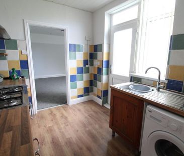 3 bedroom flat to rent - Photo 6